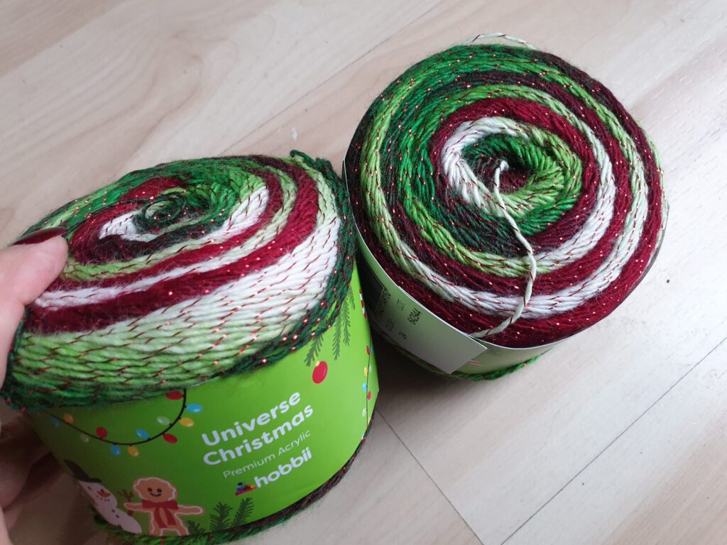 Hobbii Universe Christmas gradient yarn in color 24 with a glitter thread